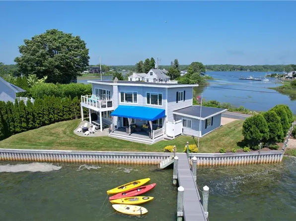 72 Marine Dr, Narragansett, RI 02882