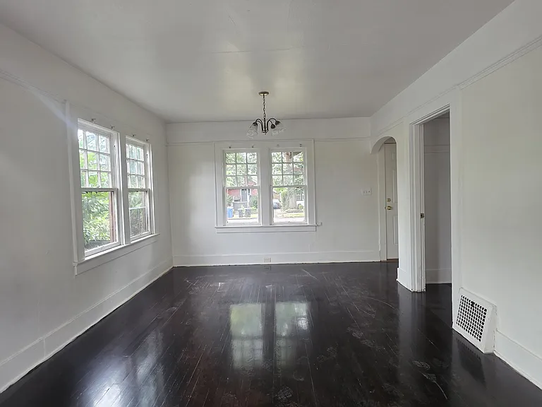950 Capitol St NE — Photo 11