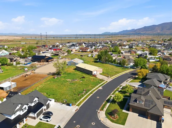 1695 N Olsen Way, Woods Cross, UT 84087
