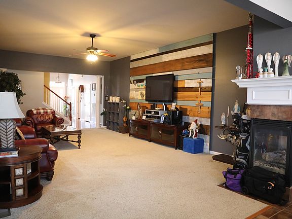 2nd image of 1019 Queens Pl