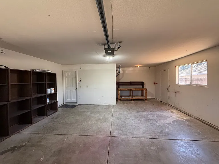2136 Southgate Dr — Photo 8