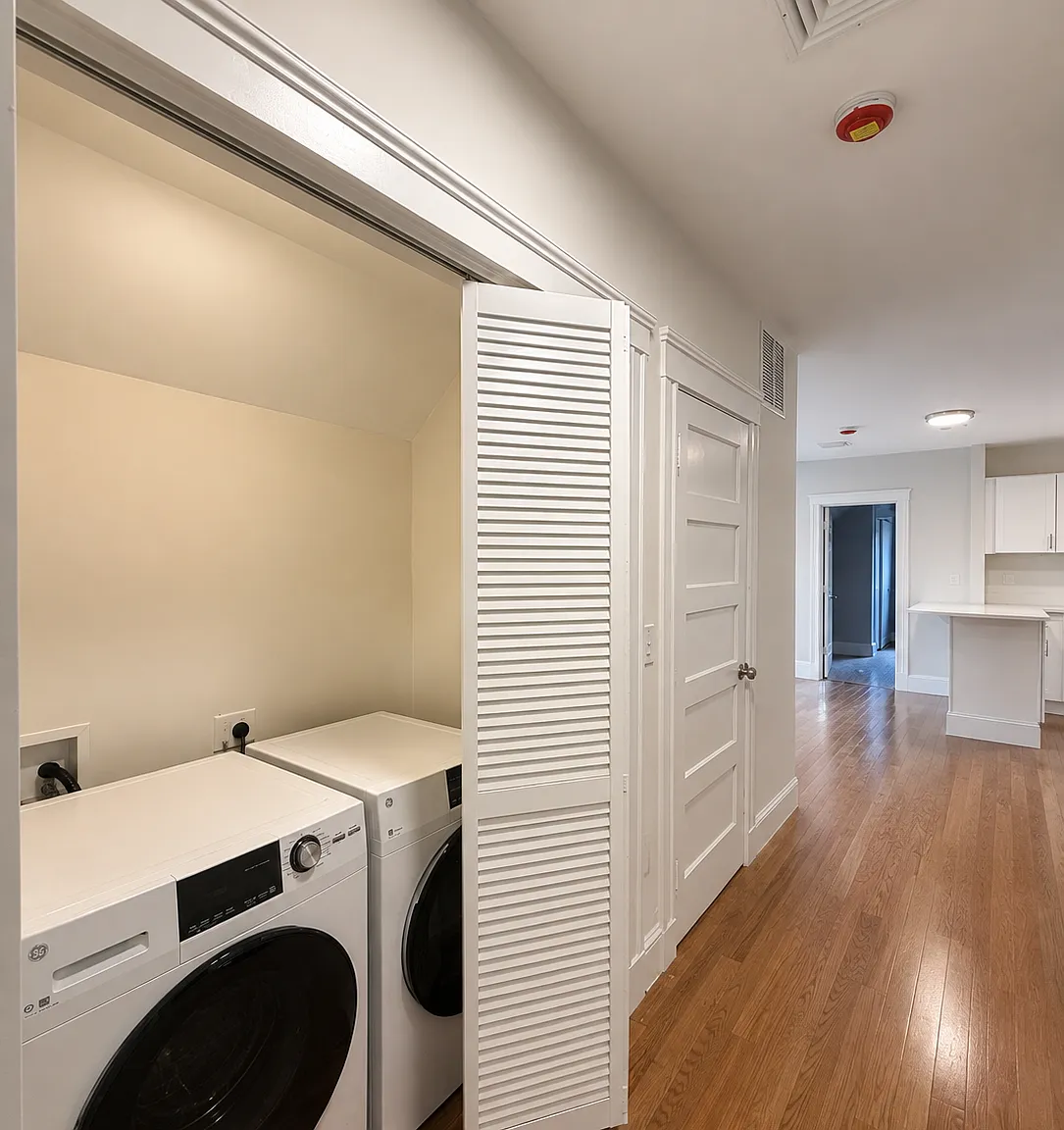 2 bed, 9999 sqft, $3,000 — Photo 3