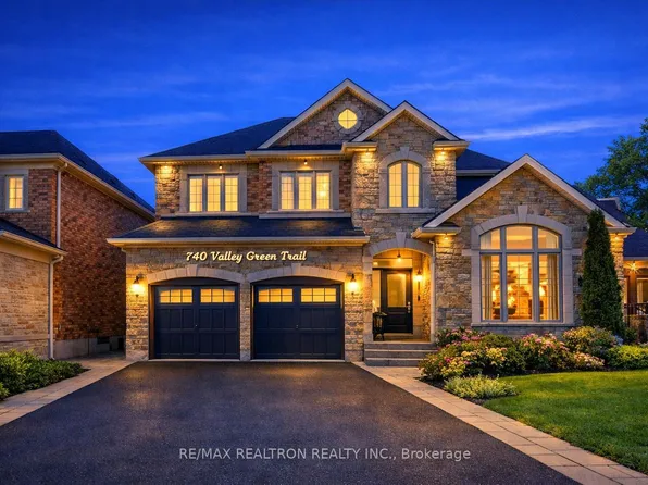 740 Valley Green Trl, Newmarket, ON L3X 2V7