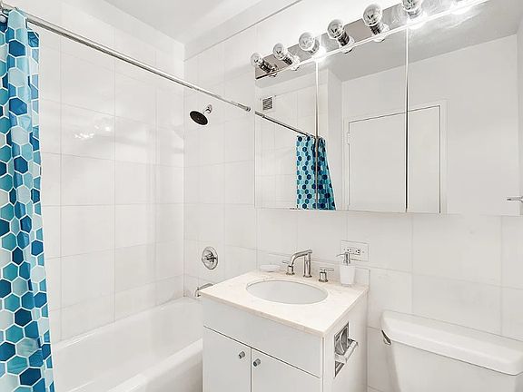 5th image of 99 John St APT 925