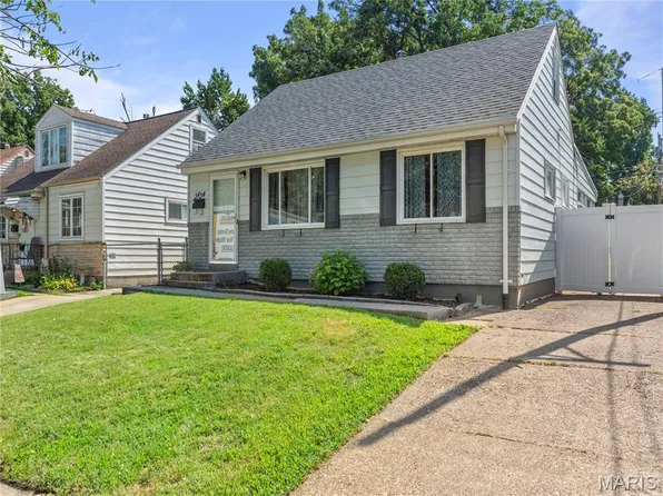 3434 Regal Pl, Saint Louis, MO 63139