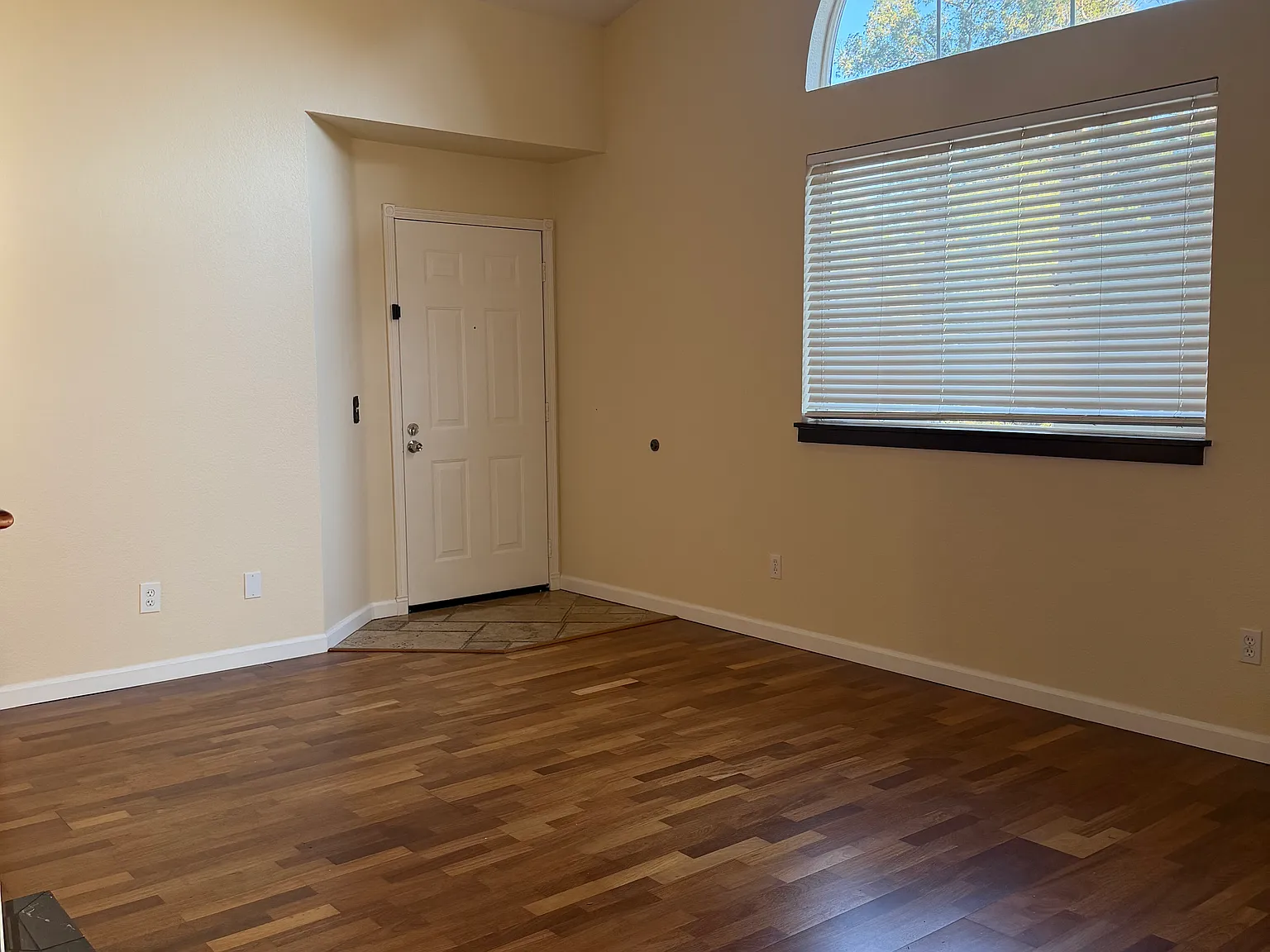2 bed, 988 sqft, $2,645 — Photo 3