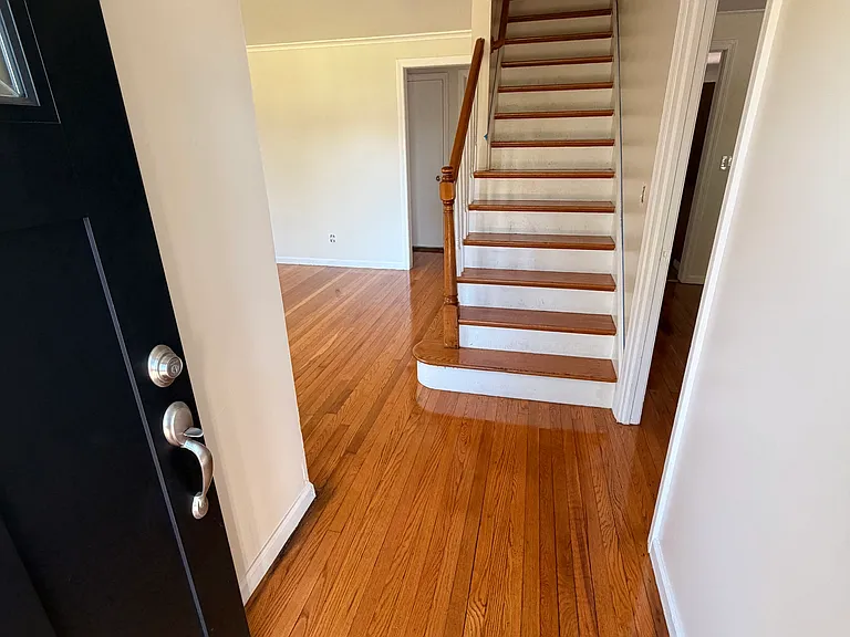 50 Elm Dr — Photo 2