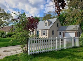 2 Pilgrim Cir, Warwick, RI 02888