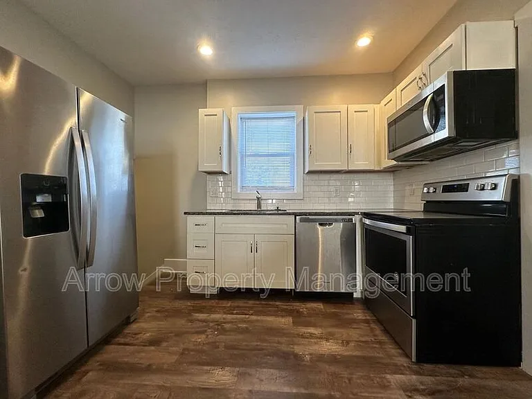 724 N 30th St — Photo 5
