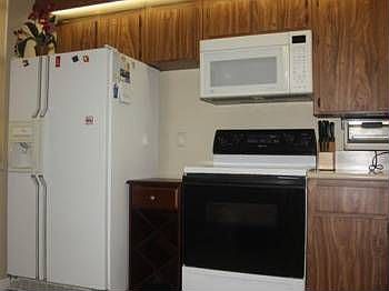 4th image of 1709 Whitehall Dr APT 406