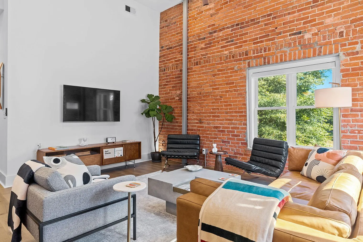 2 bed, 2.0 bath, 1022 sqft, $5,041 — Photo 3