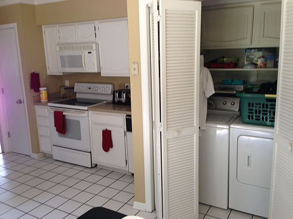 KITCHEN / LAUNDRY