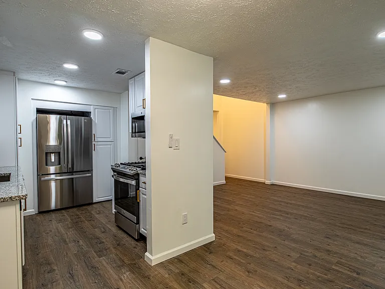 111 Commons Dr — Photo 13