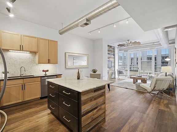 2nd image of 901 W Madison St Unit 919