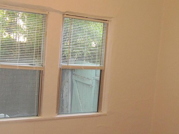 5th image of 808 2/5 N Poinsettia Pl