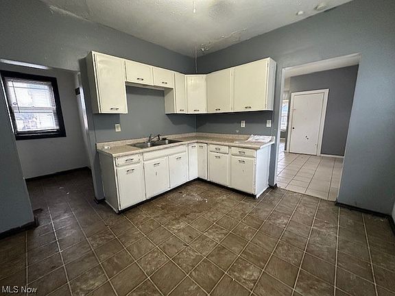 5th image of 1744 Oakdale Ave