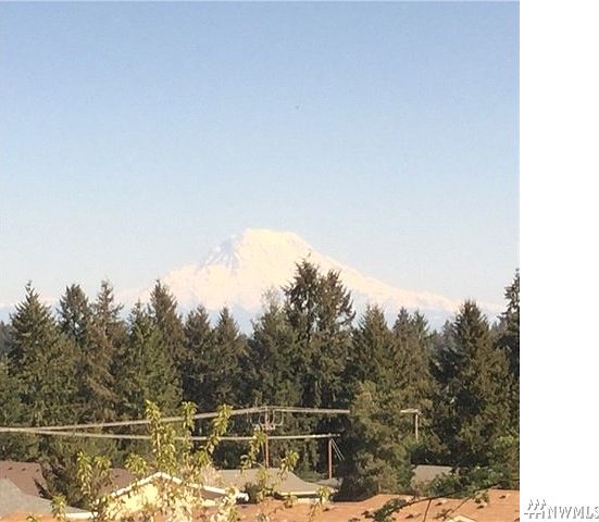 2nd image of 1425 Evergreen Pl