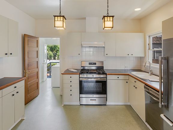 5th image of 1341 Calumet Ave #3