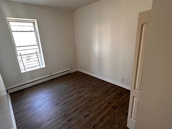5th image of 1055 Teller Ave #3A
