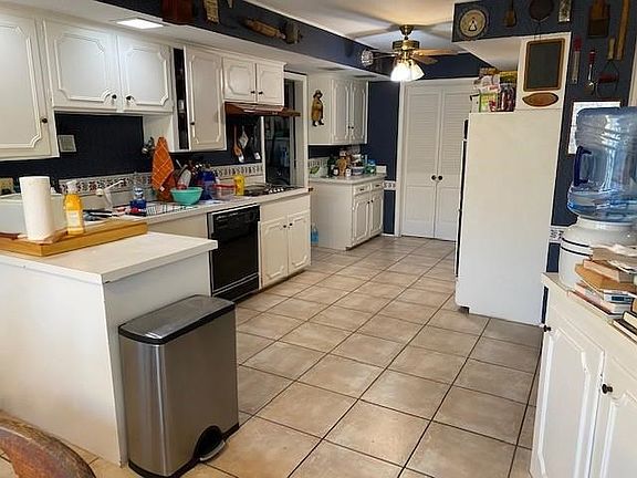 5th image of 2309 Clear Lake Cir