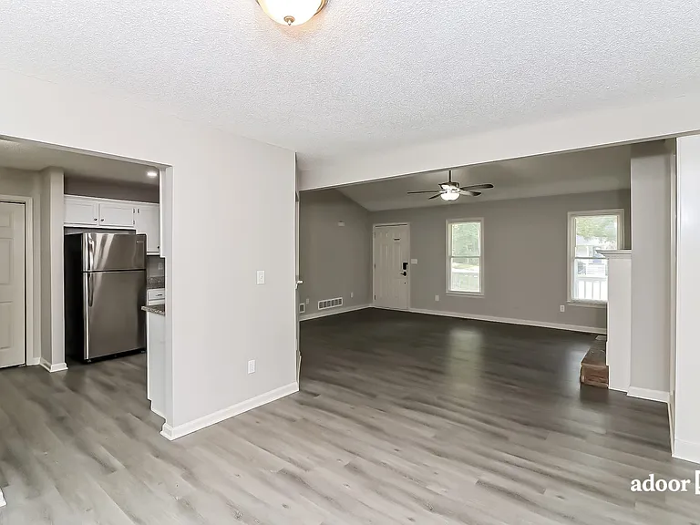 250 Sadler Dr — Photo 4