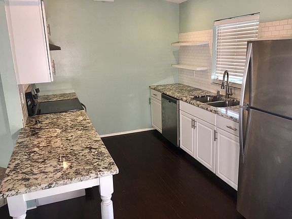 5th image of 718 Breezy Dr