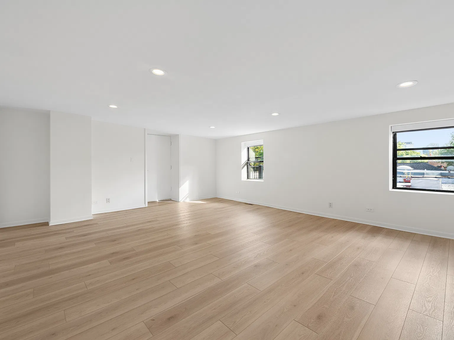2 bed, 1100 sqft, $4,595 — Photo 3