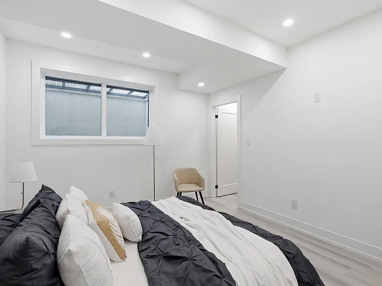 587 Oakwood Ave — Photo 23