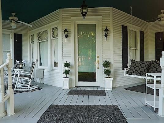 1st image of 904 S Masonic St