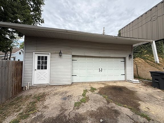 3rd image of 1015 6th St