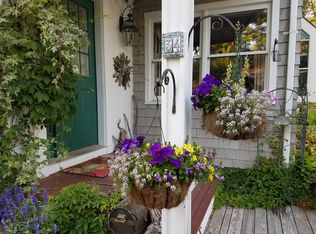 34 Raymond St, Manchester, MA 01944