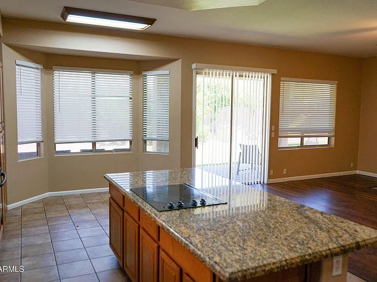 541 N Danielson Way — Photo 9