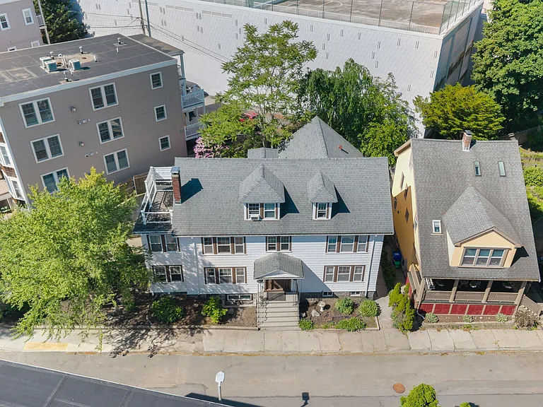 9 Parkwood Ter #2 — Photo 1