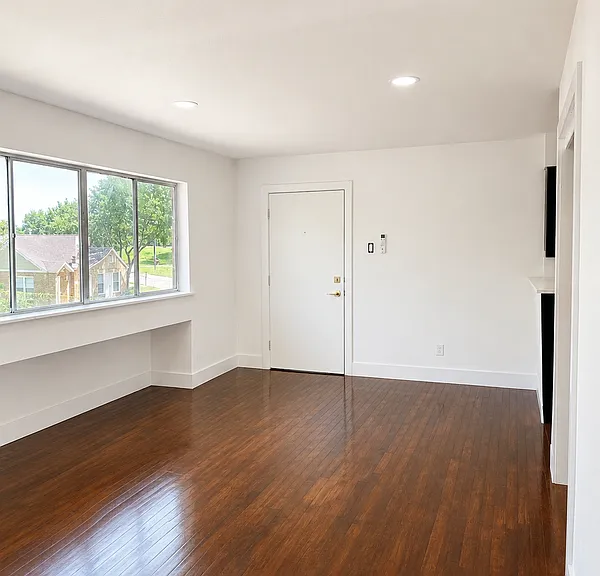 2712 Oakcliff St #4 — Photo 1
