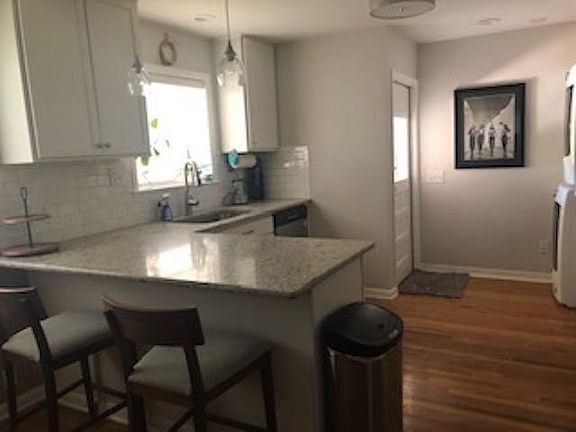 Eat-in kitchen