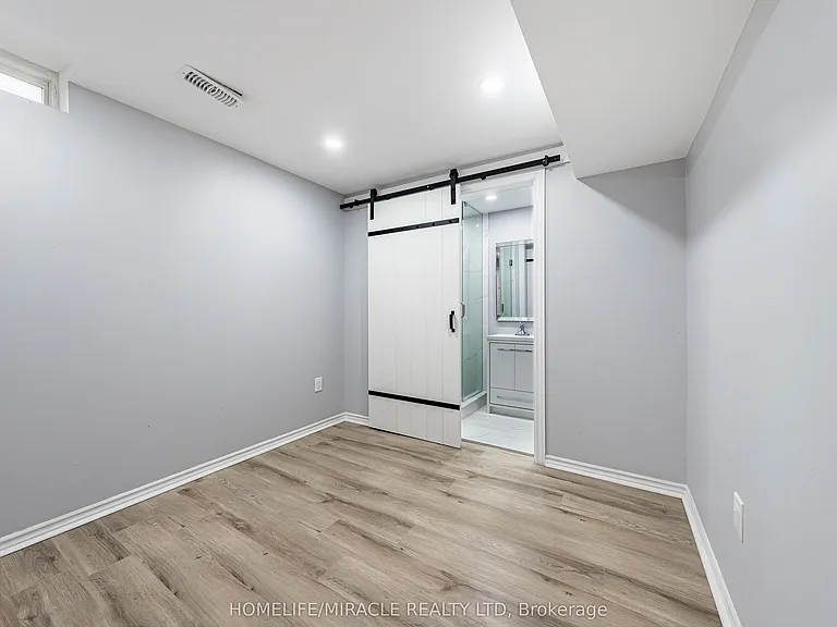 419 Rossland Rd E — Photo 42