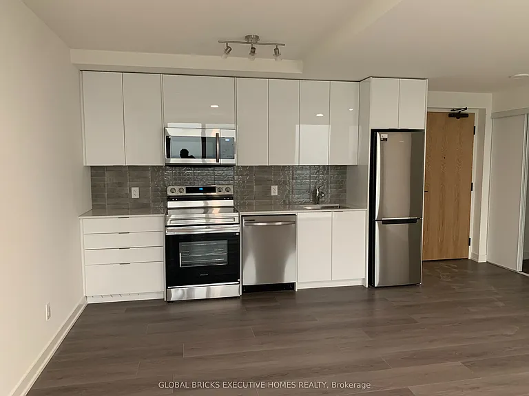 33 Erie Ave #1806 — Photo 4