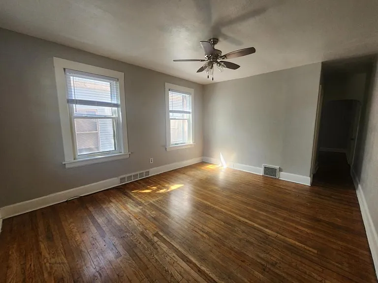 511 E Cherry St — Photo 12