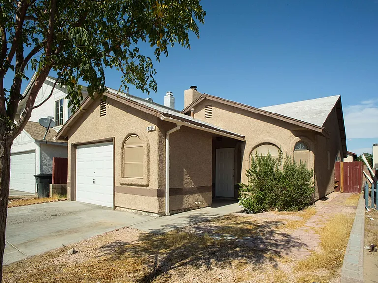 3926 Lincoln Rd — Photo 1