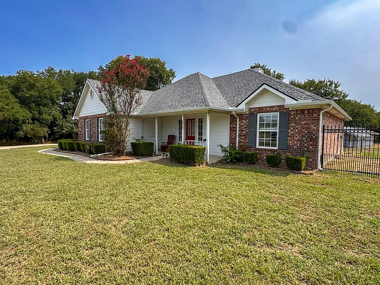 5662 Pamela Ct — Photo 2