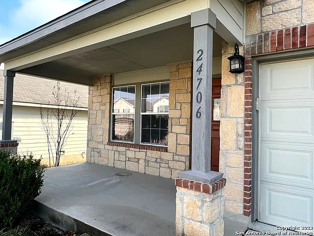 3 bed, 2.5 bath, 2288 sqft, $2,150 — Photo 3