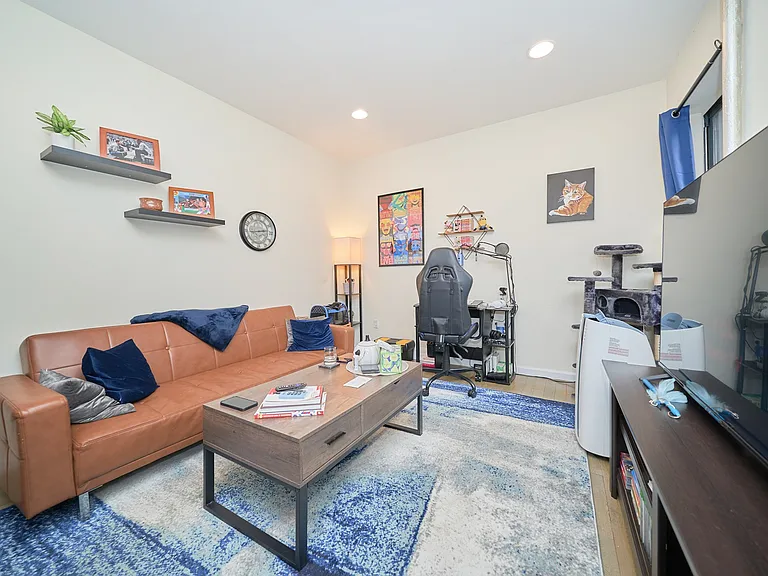 587 W 177th St #3 — Photo 4