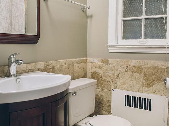 3rd image of 2621 N Moreland Blvd APT 4