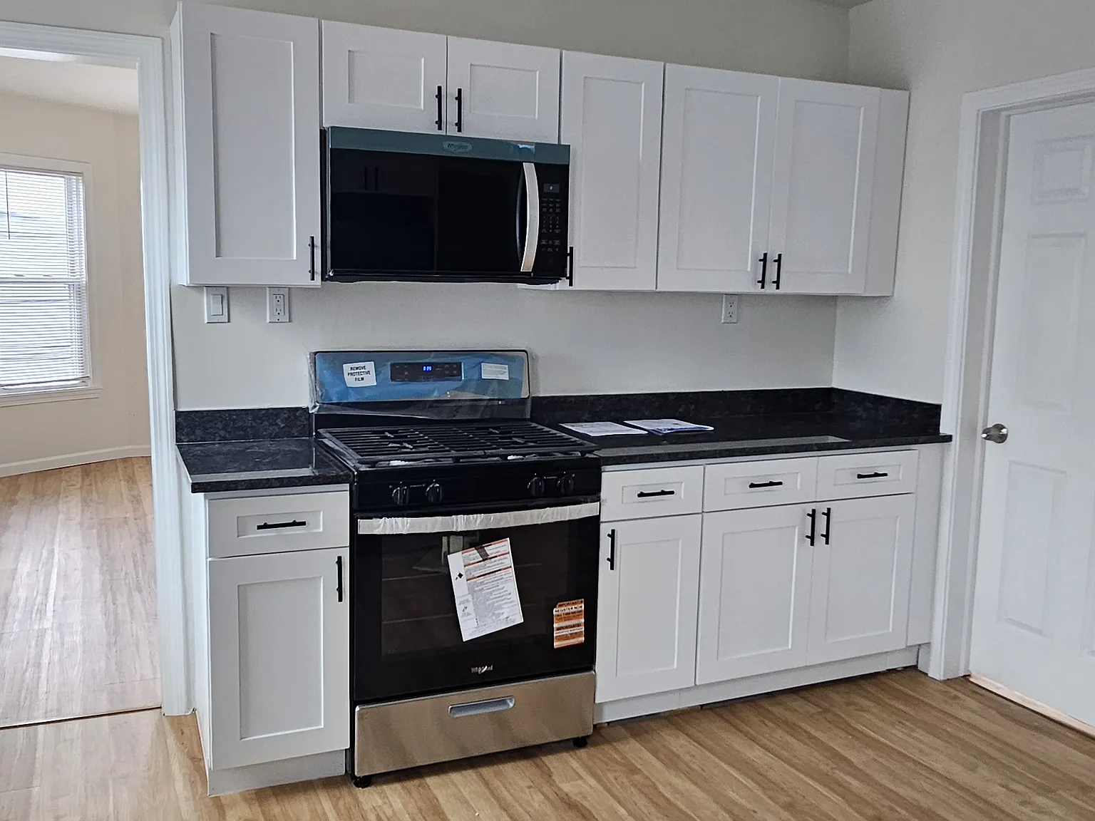 2 bed, 950 sqft, $1,900 — Photo 1