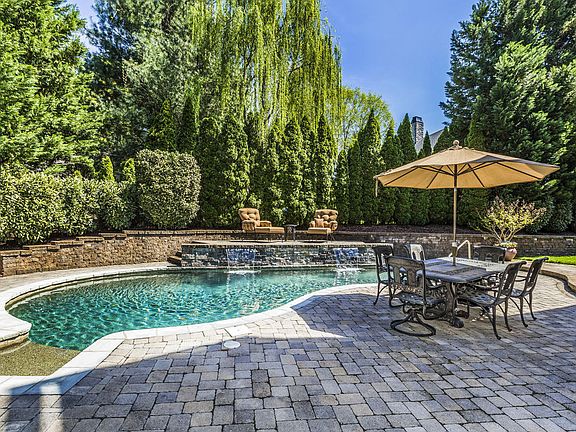 3rd image of 9326 Hidden Green Ln