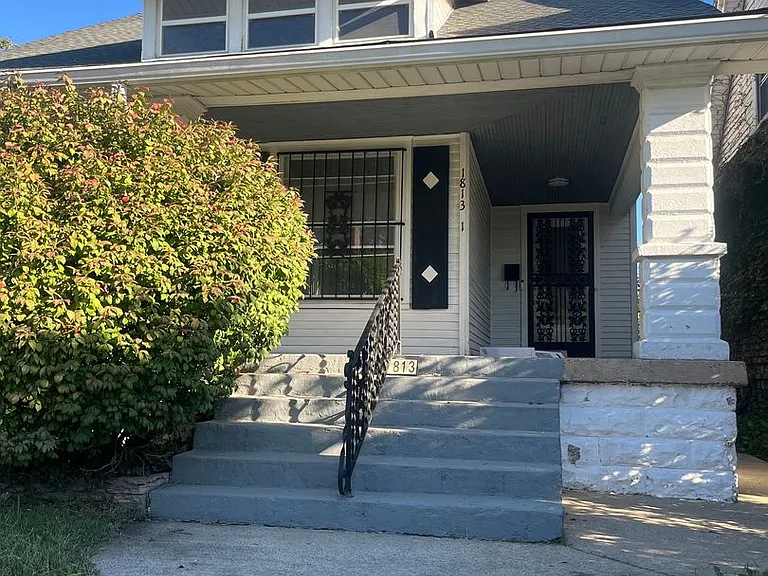 1813 W Gaulbert Ave — Photo 1