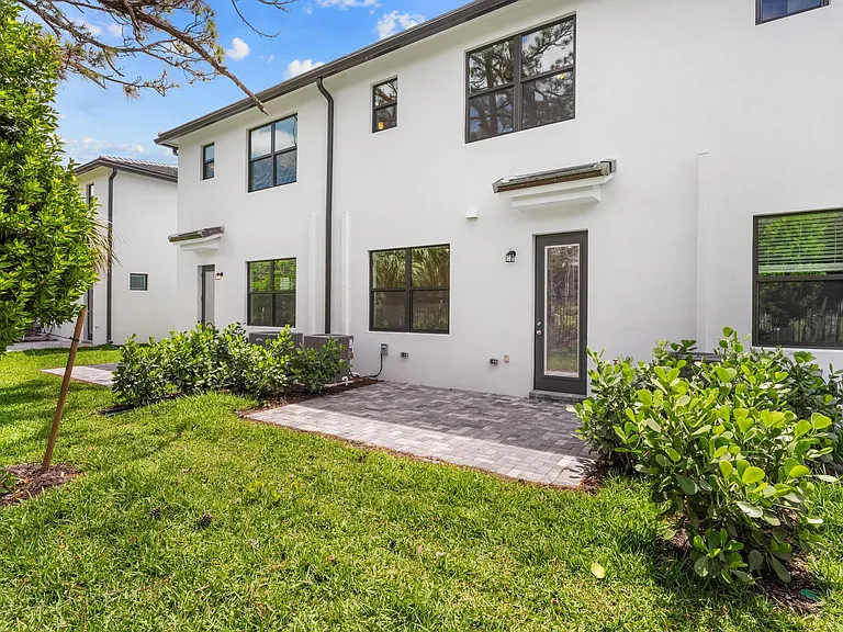 4315 Efendi Dr — Photo 45