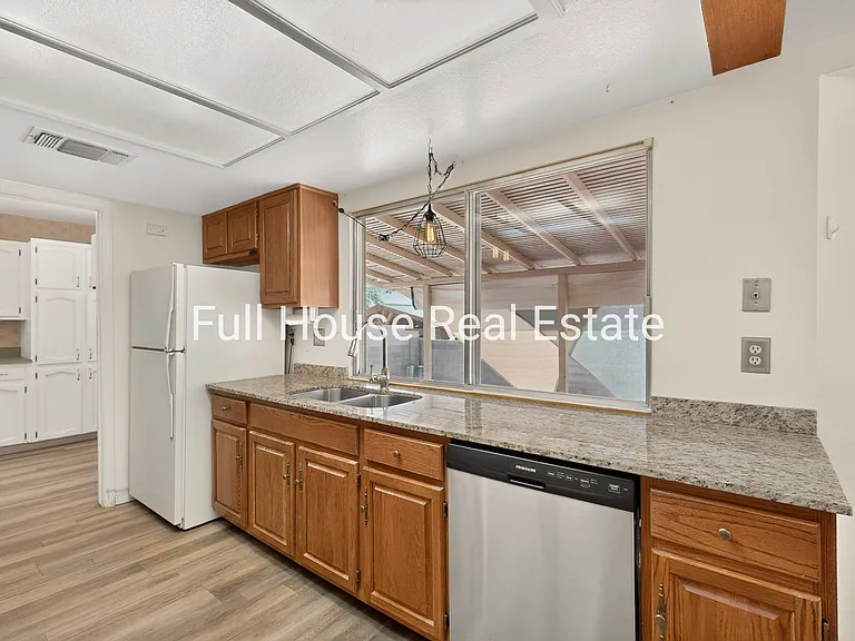 2309 Saturn Pl NE — Photo 14