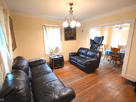 4th image of 613 Ripley Pl