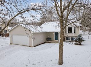 10640 48th Ave N, Plymouth, MN 55442